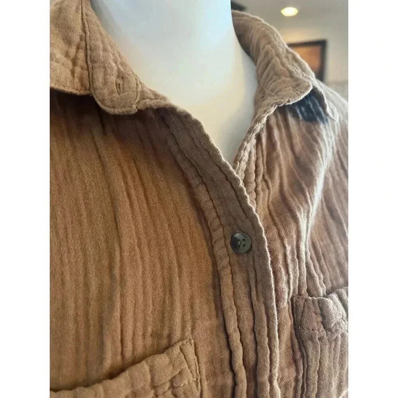 H&M TEXTURED BUTTON TAUPE WOMENS SHIRT FRONT POCKETS SIZE SMALL - Picture 4 of 8